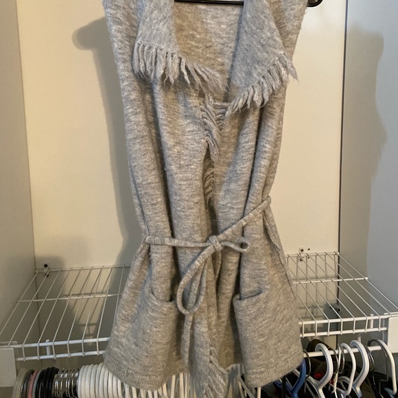 SOLD!!!! ARITZIA CARDIGAN - Picture 2 of 4